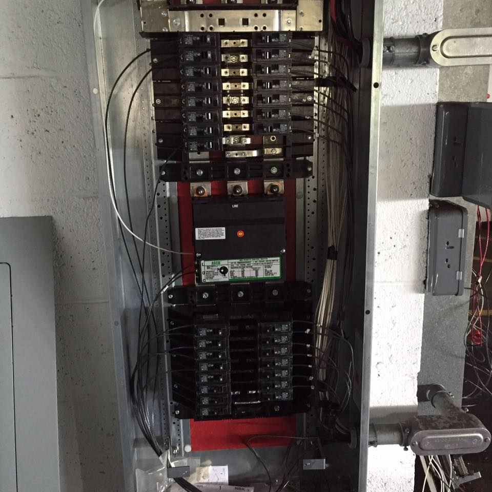 Industrial breaker panel with main disconnect